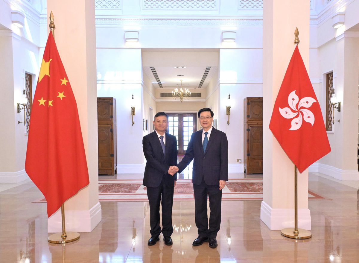 李家超與生態環境部部長會面推動綠色合作