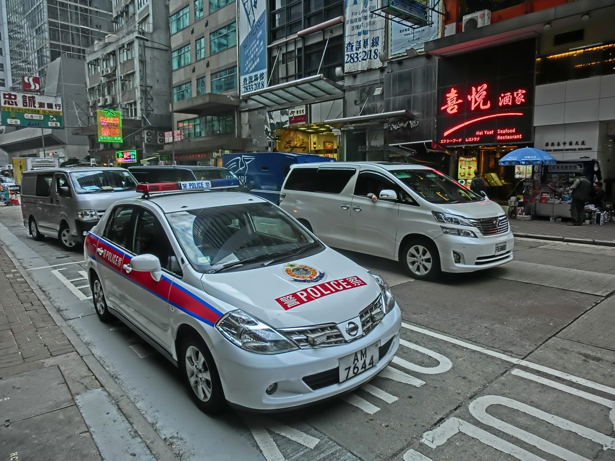 內地婦攜漏稅煙藏童背包判囚8周